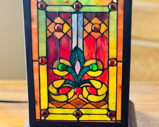 Pedestal Stained Glass Table Lamp