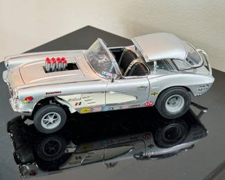 Danbury Mint 1961 Corvette Gasser Silver 1:24 Scale