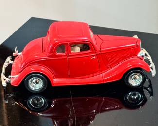 Motormax 1934 Ford Coupe 1:24 Scale Die-Cast 