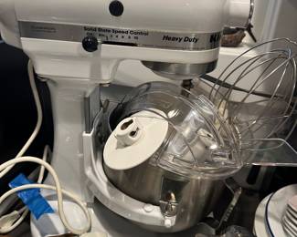 Like new.. Kitchen Aid Heavy Duty mixer