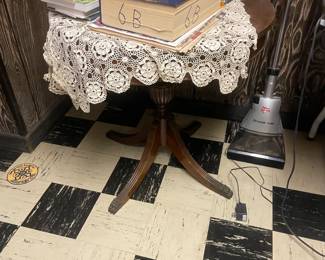 . . . Duncan Fife lamp table