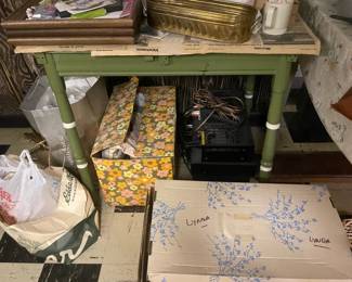 . . . cute vintage table