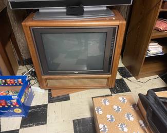 . . . mid-century TV on swivel