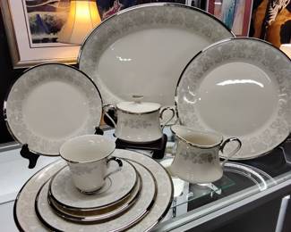 Lenox "Snow Lily