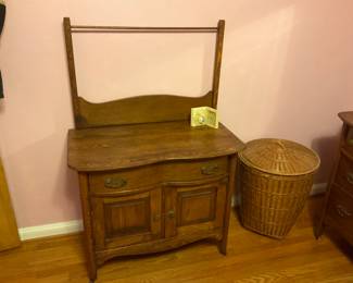 ANTIQUE OAK WASH STAND