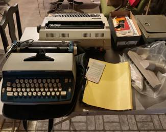 VINTAGE TYPEWRITERS