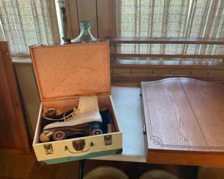 VINTAGE ROLLER SKATES 