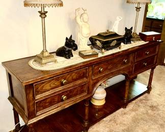 Oak buffet, pair of table lamps, misc. decor