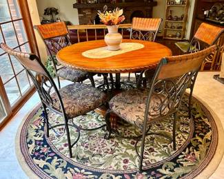 Round table w/ claw feet and 5 matching chairs