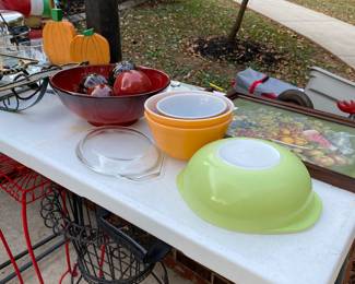 Many Pyrex bowls