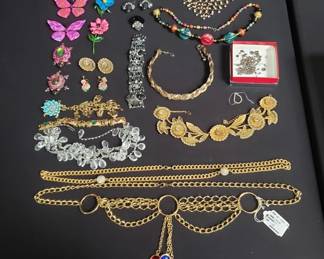 Lot # : 544 - Group of costume jewelry
