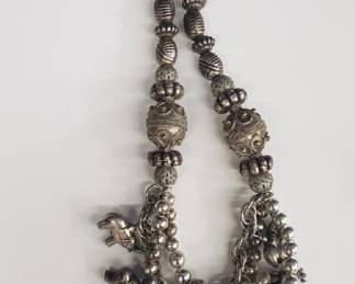 Lot # : 44 - Charm necklace
