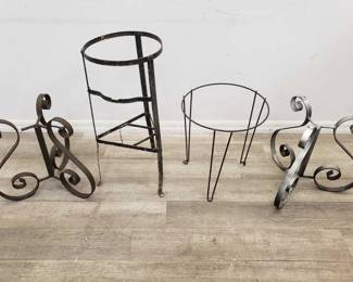 Lot # : 308 - Group of metal plant stands
