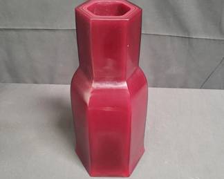 Lot # : 50 - Peking glass vase in the style of Robert Kuo
