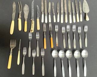 Lot # : 349 - Group of flatware box lot

