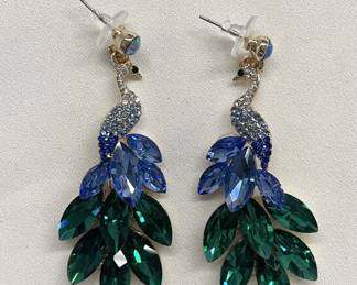 Lot # : 462v - Rhinestone peacock earrings
