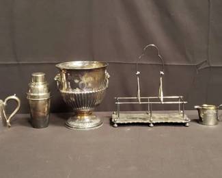 Lot # : 305 - Group of silver plate serving items
