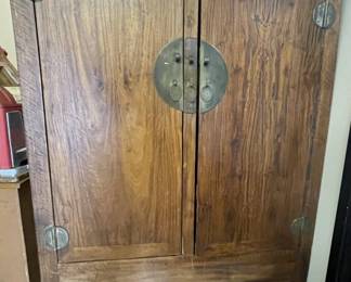 Lot # : 183r - Japanese Tansu cabinet
