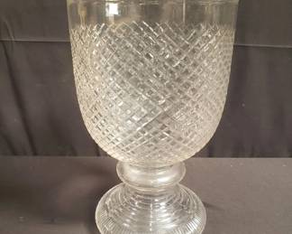 Lot # : 392 - Vintage diamond-cut glass goblet vase
