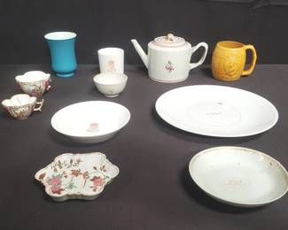 Lot # : 355 - Group of assorted vintage porcelain items
