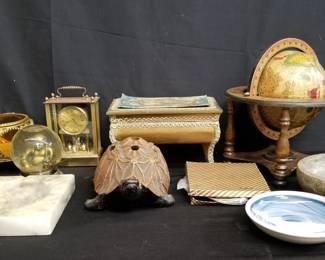 Lot # : 535 - Box of miscellaneous items
