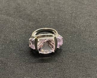 Lot # : 376v - Sterling silver and amethyst ring
