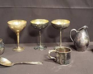 Lot # : 357 - Group of assorted silver plate items
