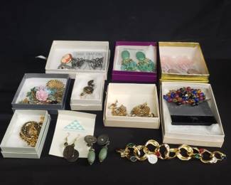 Lot # : 431 - Group of costume jewelry
