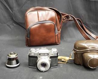 Lot # : 318 - Zeiss Ikon German film camera with camera case and carrier bag.
