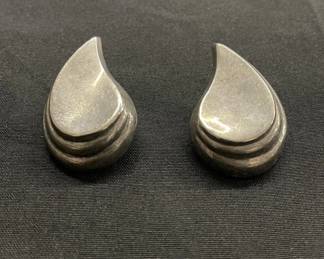 Lot # : 374v - Vintage sterling silver earring
