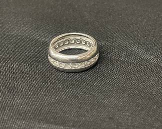 Lot # : 380v - Sterling silver band ring
