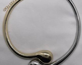 Lot # : 302v - Asymmetrical necklace
