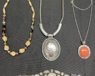 Lot # : 351v - Vintage jewelry lot
