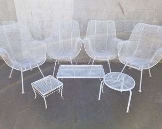 Lot # : 92 - Group of patio chairs and tables
