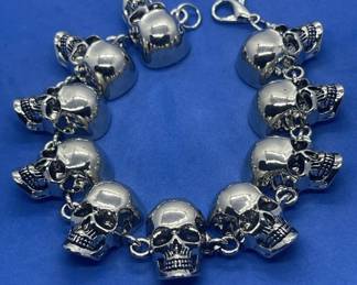 Lot # : 321v - Stainless skull bracelet

