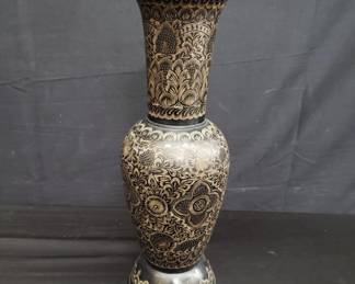 Lot # : 132 - Etched brass vase
