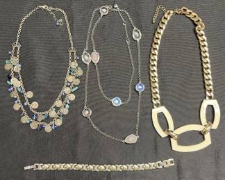 Lot # : 352v - Vintage jewelry lot
