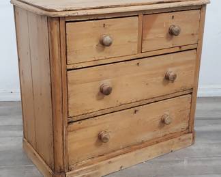 Lot # : 168 - Antique pine chest of drawers
