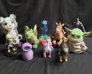 Lot # : 510 - Collectible dolls and figures
