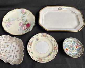 Lot # : 400 - Group of vintage hand painted china plates
