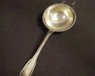 Lot # : 358 - Vintage silver tea strainer marked 800
