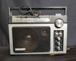 Lot # : 237 - Vintage General Electric radio
