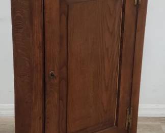Lot # : 422 - Antique corner cabinet
