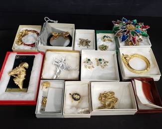 Lot # : 445 - Group of costume jewelry
