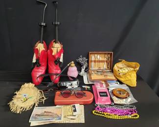 Lot # : 414 - Box of miscellaneous items
