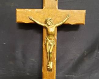 Lot # : 59 - Vintage brass and wood crucifix
