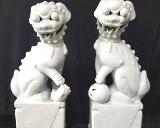 Lot # : 156 - Pair of vintage porcelain foo dogs
