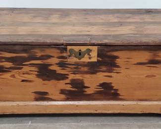 Lot # : 160 - Antique pine blanket chest
