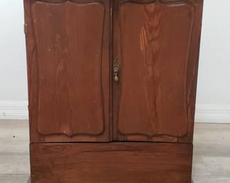 Lot # : 473 - Vintage cabinet

