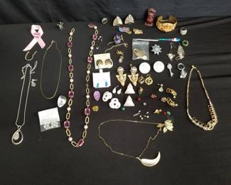 Lot # : 143 - Group of costume jewelry
